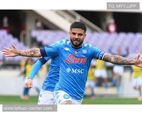 友谊赛精彩回顾：那不勒斯与曼联战成平局点球大战引发转会热议