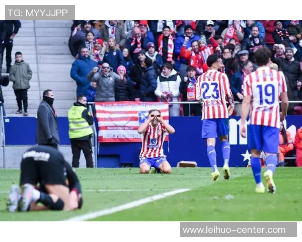 西甲激战：里昂大胜马竞五球狂潮引发转会热议与全场沸腾