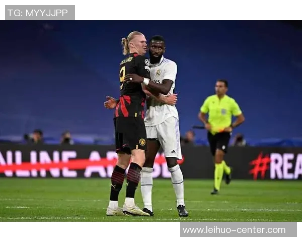 世界杯激战巴黎圣日耳曼狂胜曼城五球红牌事件引发全场热议