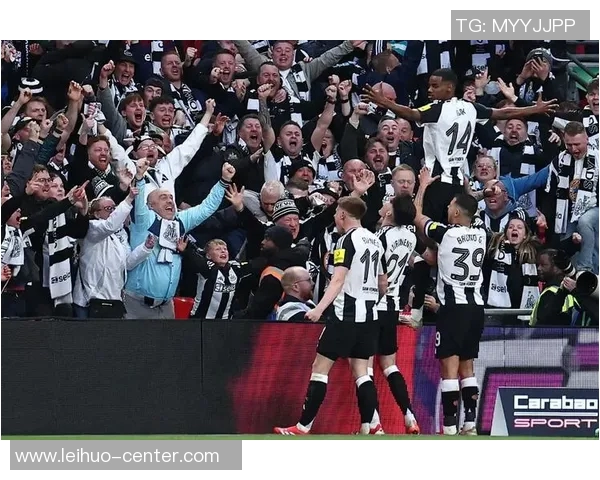 英超激情对决多特蒙德大胜那不勒斯引发转会热议与全场欢呼